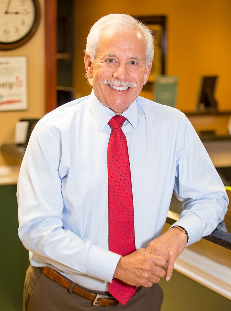 Portrait image of Dr. Kenneth Levine.